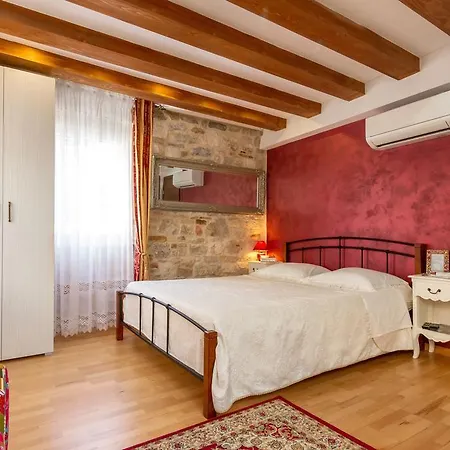 Aurelia Palace *