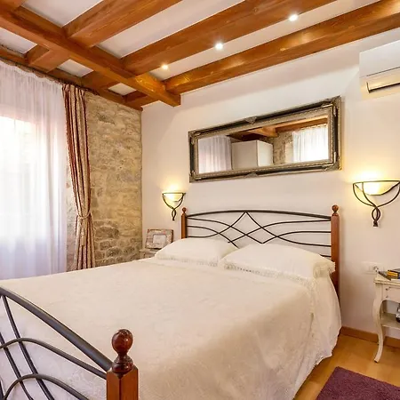 Aurelia Palace Σπλιτ